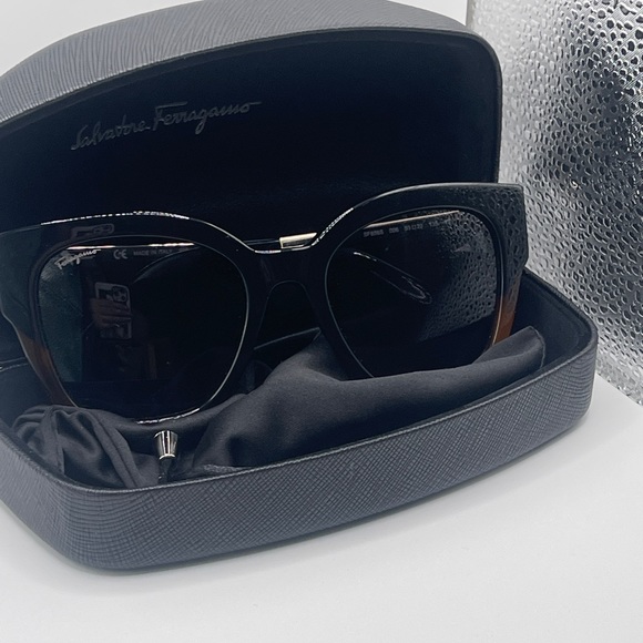 Salvatore Ferragamo sunglasses - Picture 4 of 5